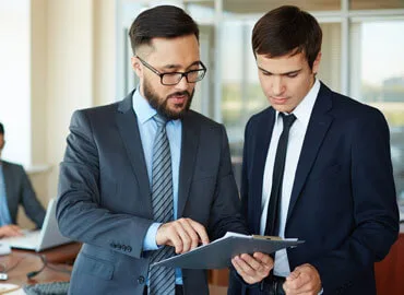 Provides expertise on legal matters and compliance. - 虎扑NBA直播
